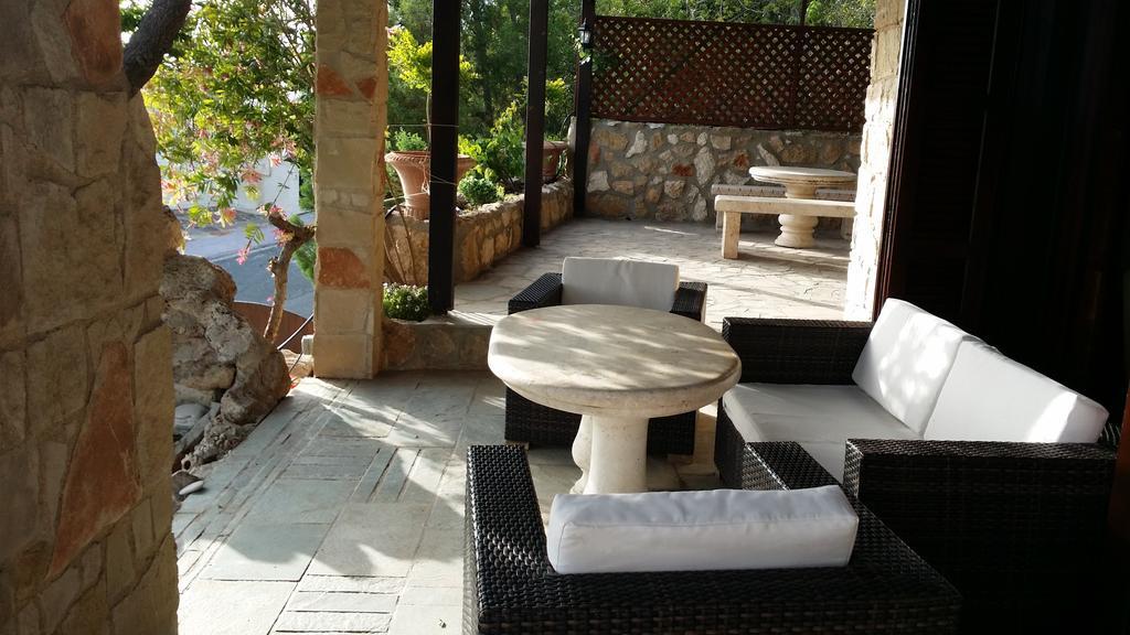 Garden Of Eden Villa Pafos Oda fotoğraf